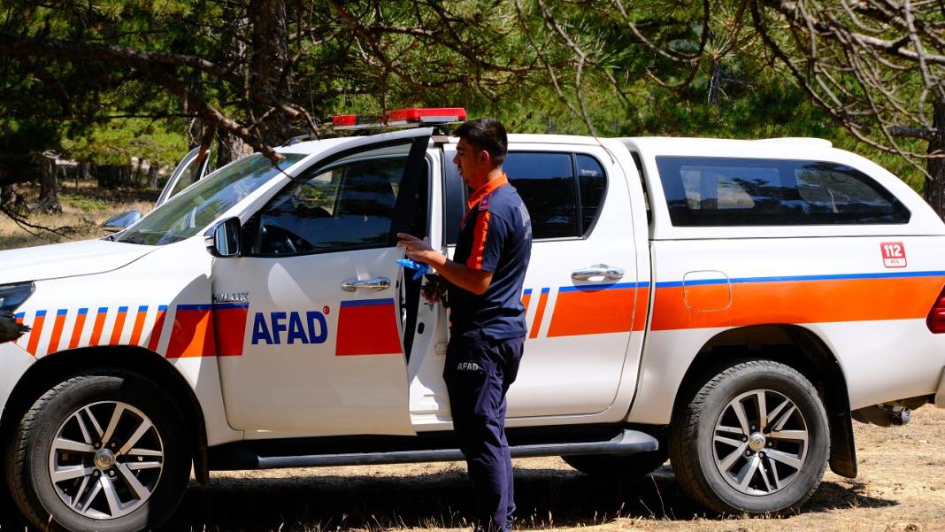 Kayıp olarak aranan kadın ormanda ağaca asılı halde bulundu 2